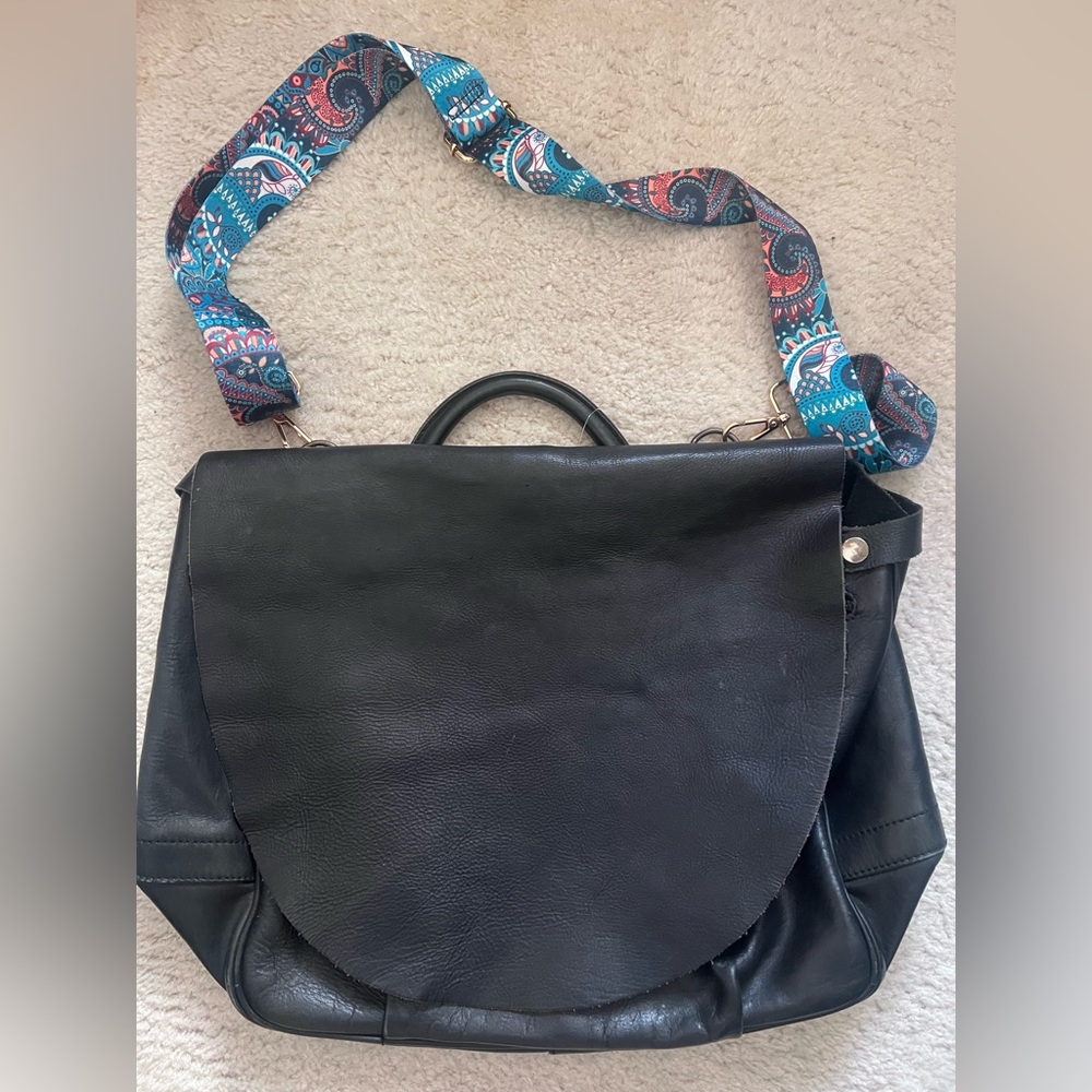 GAP Genuine Leather Large Black Messenger Bag with Patterned Strap